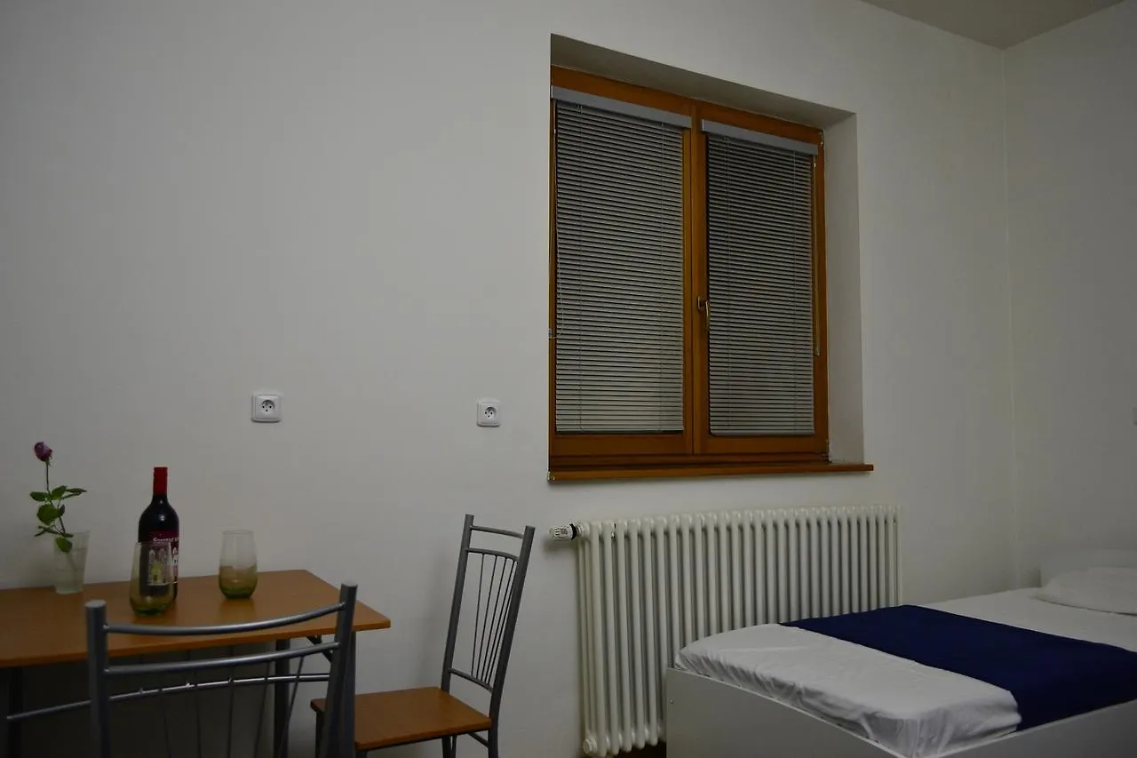 Gasthof Hotel Flying House Prag